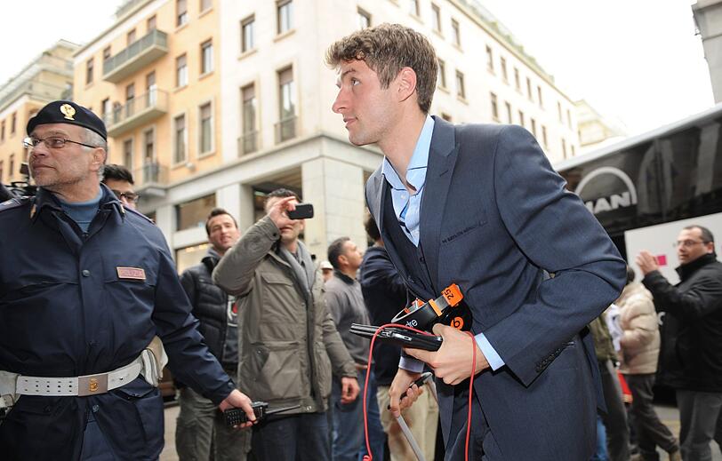Thomas Müller vom FC Bayern kommt am Dienstag im Teamhotel in Turin (Italien) an. Der FC Bayern trifft am Mittwoch im Viertelfinal-Rückspiel auf Juventus Turin.