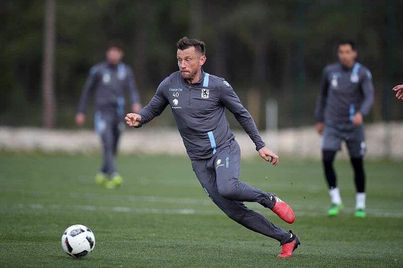 Schuften, stemmen, springen bis zu Erschöpfung. Die schweißtreibenden Trainingsbilder vom Dienstag zum Durchklicken.