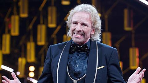 Moderator Thomas Gottschalk spricht während der Verleihung des "Deutschen Comedypreises 2019". Foto: Henning Kaiser/dpa
