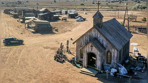 Am Set des Westerns "Rust" ereignete sich im Oktober 2021 die Tragödie, bei der Kamerafrau Halyna Hutchins getötet wurde.