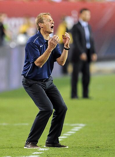 1:1 gegen Mexiko - Beim erstebn Spiel der US-Fußballnationalmannschaft mit Jürgen Klinsmann hüpfte der Coach am Spielfeldrand wie ein Flummi. Die Bilder.