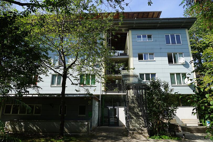 Vor diesem Haus in Perlach kam es zu der Auseinandersetzung zwischen dem Polizisten und dem Tatverdächtigen.