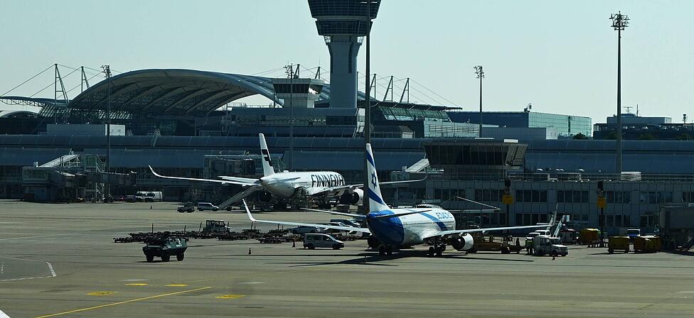 Am M&uuml;nchner Flughafen soll ein Abschiebeterminal entstehen. OB Dominik Krause ist dagegen. F&uuml;r diese Haltung bekommt er nun Kritik.