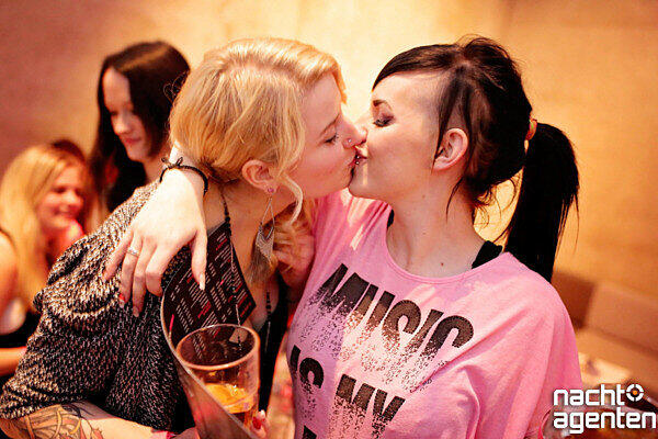 Die besten Party-Bilder vom Samstag. Hier im Neuraum.