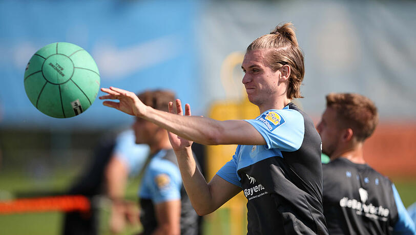 Neuzugang Tim Linsbichler bei seiner ersten Trainingseinheit für den TSV 1860. Neuzugang Tim Linsbichler bei seiner ersten Trainingseinheit für den TSV 1860.