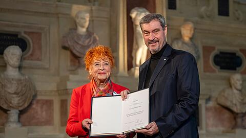 Auch der Fotografin Herlinde Koelbl wurde der Bayerische Maximiliansorden verliehen.