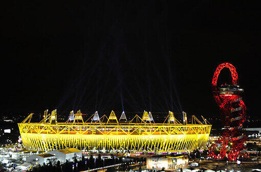 Die Feuerwerke funkelten, die Show faszinierte und ganz London war in Aufruhr: Am Freitagabend wurden die Olympischen Spiele 2012 mit viel Bombast eröffnet.