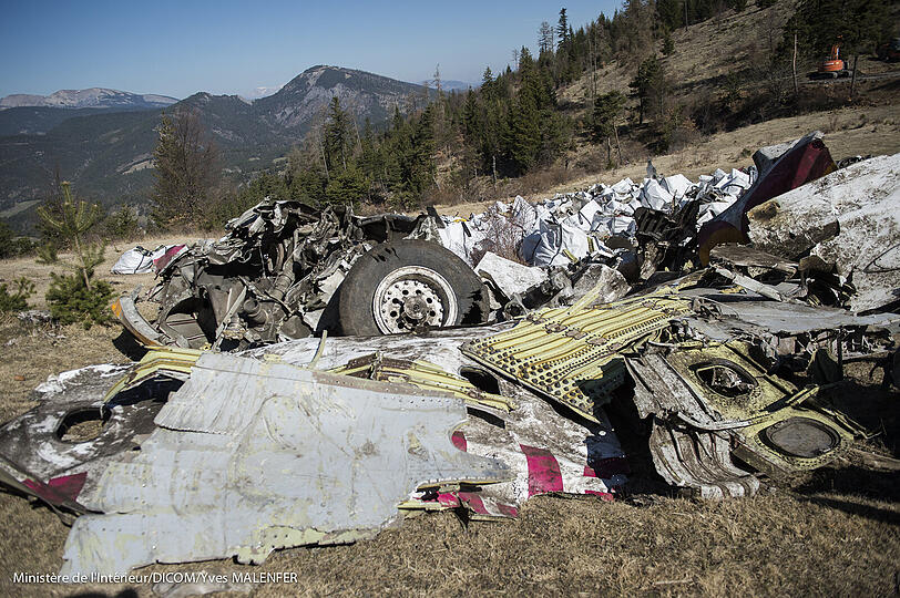 Ein Bild des abgestürzten Flugezeug-Wracks. Für den Anwalt eines Opfers trägt ganz klar die Airline die Schuld an der Tragödie.