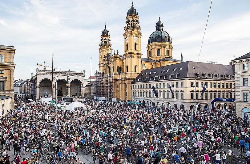 Bilder von der letzten Münchner Radlnacht (7. Juni 2014). Die diesjährige Radlnacht findet am 8. August statt.