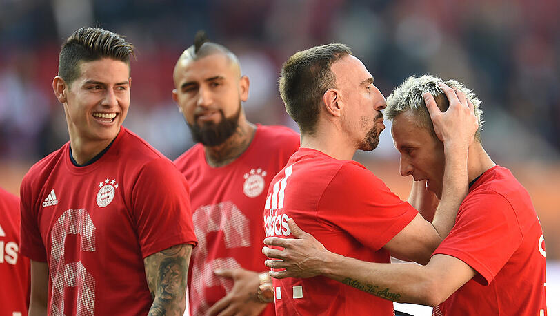Für James ist es die erste deutsche Meisterschaft überhaupt. Franck Ribéry (m.) hat da schon einige Titel mehr auf dem Konto. Für James ist es die erste deutsche Meisterschaft überhaupt. Franck Ribéry (m.) hat da schon einige Titel mehr auf dem Konto.