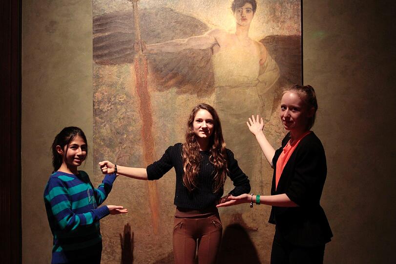 Ihre junge Sicht auf die Kunst der Villa Stuck vermitteln Hanna (13 Jahre), Lisa (13 Jahre) und Zalla (12 Jahre) vom &bdquo;Team Stuck&ldquo;
