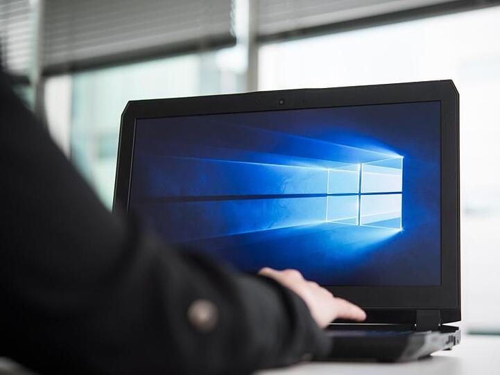 Upgraden auf Windows 10 tut nicht weh und kostet nichts. Wer bei Windows 7 bleibt, setzt sich einem unkalkulierbarem Sicherheitsrisiko aus.