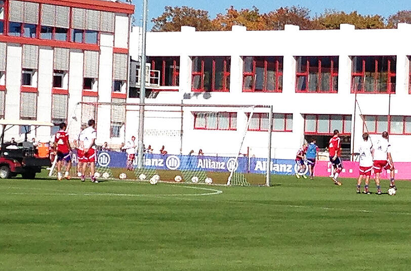 Thiago ist wieder im FC-Bayern-Training dabei: Die Bilder von der Säbener Straße.