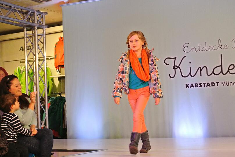 Tolle Show: 25 junge Laufsteg-Talente präsentierten am Samstag in der neuen Kinderwelt bei KARSTADT am Bahnhofplatz Mode-Trends
