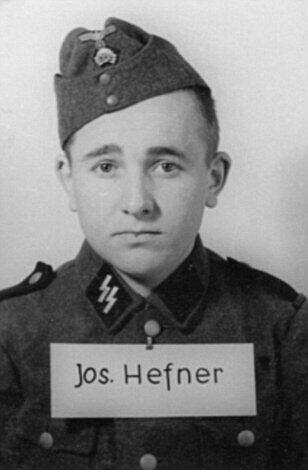 Neben verfügbaren Angaben zu Geburtstag, Herkunft und Beruf ist auch die Militär-Laufbahn der SS-Männer in der Datenbank vermerkt.