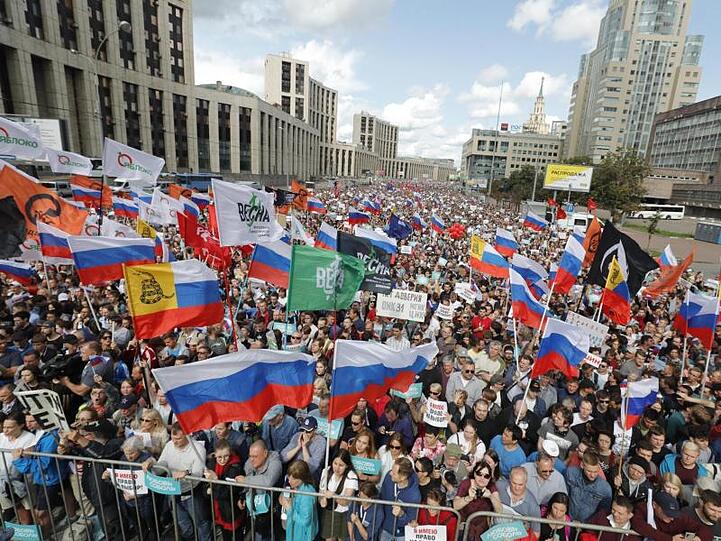 Schon am vergangenen Samstag haben russische Oppositionelle gegen den Ausschluss ihrer Kandidaten von der anstehenden Regionalwahl demonstriert.