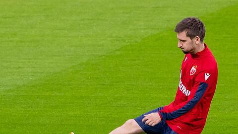 Marko Marin spielt den Ball beim Training. Foto: Sven Hoppe/dpa/Archivbild