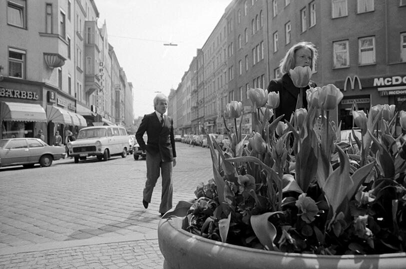 1981: Tulpen am Pariser Platz. Schon damals wurde der Stadtbezirk verschönert.