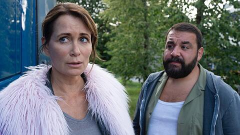"Per Anhalter zur Ostsee": Steffi (Anja Kling, l.) schüttet Trucker Ibo (Sahin Eryilmaz) ihr Herz aus.