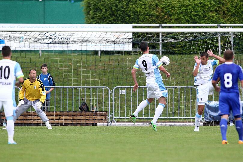 Es war der erste richtige Härtetest für die Löwen in der Vorbereitung: Die Sechzger holten gegen Dynamo Kiew in Garmisch ein 1:1 . Die Bilder vom Spiel