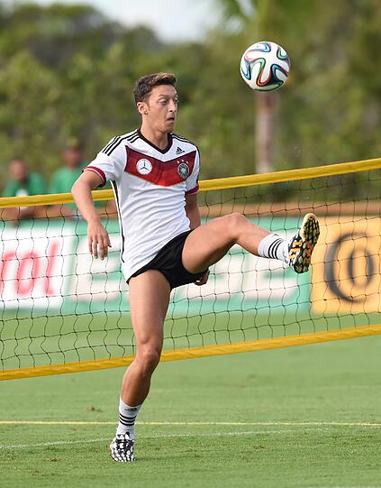 Vorbereitung auf Argentinien: Jogis Jungs bei einer lockeren Trainingseinheit im Campo Bahia am Donnerstag.