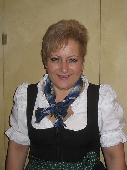 Silvia Gruber (53), Winzerer Fähndl: &bdquo;Ich liebe das Oktoberfest, obwohl ich einen Knochenjob habe. Der macht mir auch Spaß, aber wir Bedienungen wollen dem Finanzamt kein zinsloses Darlehen geben. Ich arbeite auf der Wiesn, damit sich meine Familie was leisten kann.&ldquo;