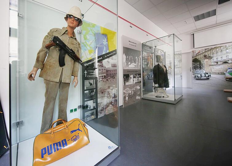Polizeimuseum: die Originalkleidung eines der Olympiaattentäter 1972...