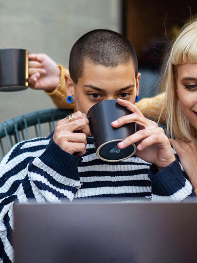 Wir sind immer mehr online. Dafür brauchen wir das beste Internet: Glasfaser.