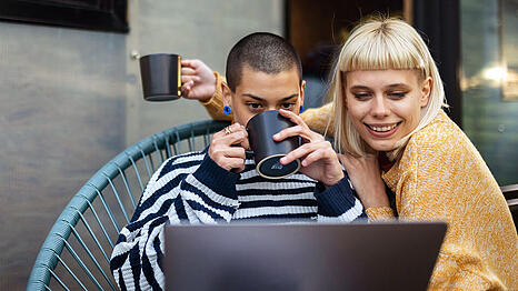 Wir sind immer mehr online. Dafür brauchen wir das beste Internet: Glasfaser.