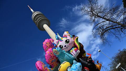 Bei strahlendem Wetter wurde im Olympiapark Ostern gefeiert.