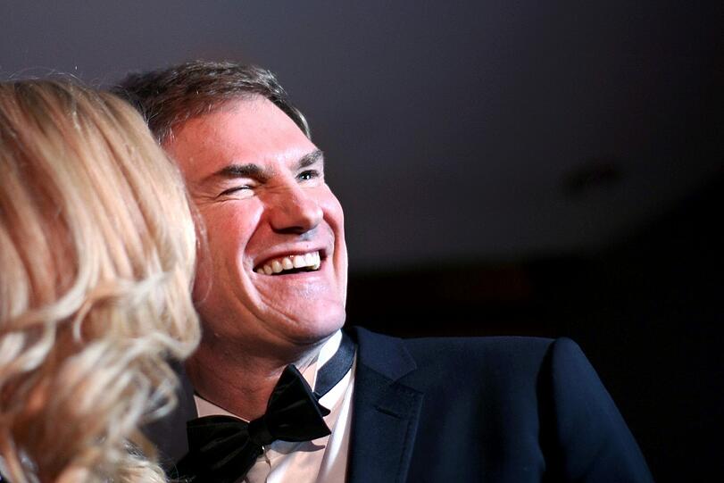 Bussis, Dekolletees und ein nasser Showmaster: Die Bilder vom Ball des Sports