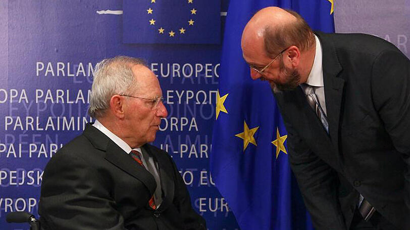 Wolfgang Schäuble und der damalige EU-Parlamentspräsident Martin Schulz in Brüssel - jetzt vergleicht Schäuble Schulz mit Donald Trump.