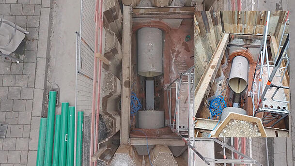 Die Einfahr-Baugrube an der Lilienstra&szlig;e 66: Nur an dieser Stelle ist der alte Kanal freigelegt, damit die neuen Rohre eingelassen werden k&ouml;nnen.