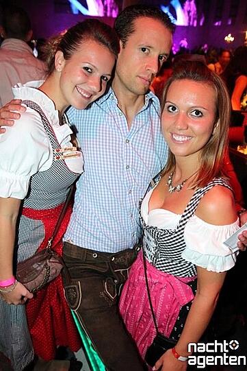 Der Wiesnmarathon am Freitag im neuraum: 16 Tage Wiesn, 16 Tage Party ist das Motto: 
Mehr Bilder gibt's auf www.nachtagenten.de