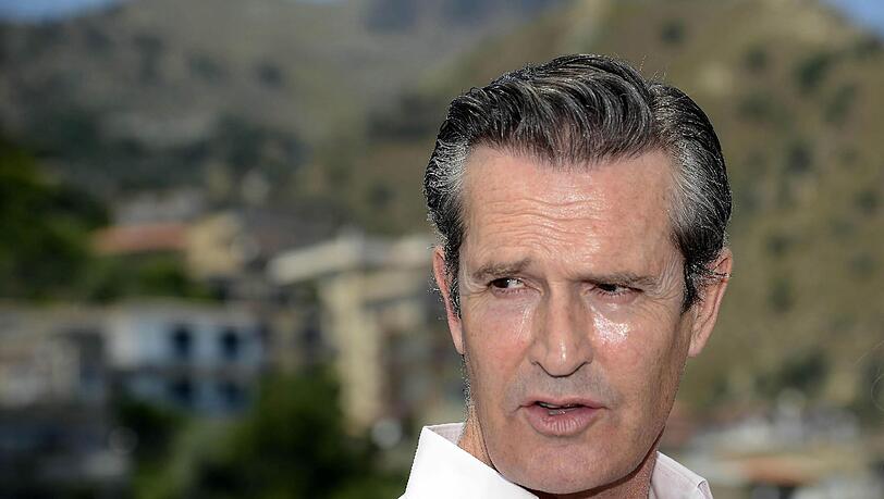 Rupert Everett: "Ich war am Montag noch eine verrückte Sex-Schlampe und am Dienstag schon eine alte Schabracke. Es gab kein Zwischendrin." Rupert Everett: "Ich war am Montag noch eine verrückte Sex-Schlampe und am Dienstag schon eine alte Schabracke. Es gab kein Zwischendrin."