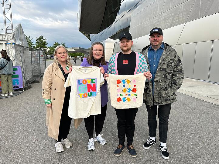 Emmi, Mia, Tuomas und Sasu kamen aus Finnland für ihr Idol nach München.