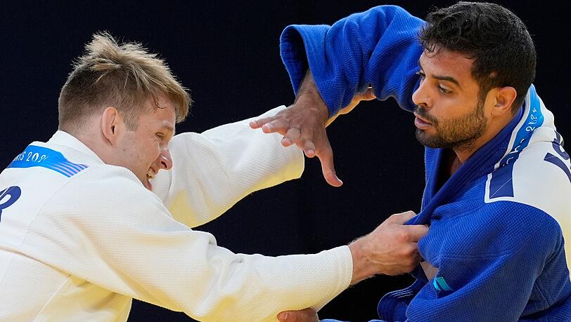Judoka Timo Cavelius (l) wurde nach einer Pr&uuml;gelattacke in der Bundesliga im Krankenhaus operiert. (Archivbild)