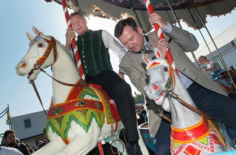 Der OB und der Wiesn-Chef testen schon mal ein Karusell.