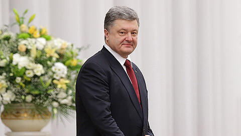 Poroschenko kündigte eine weitere Stärkung des Militärs an.