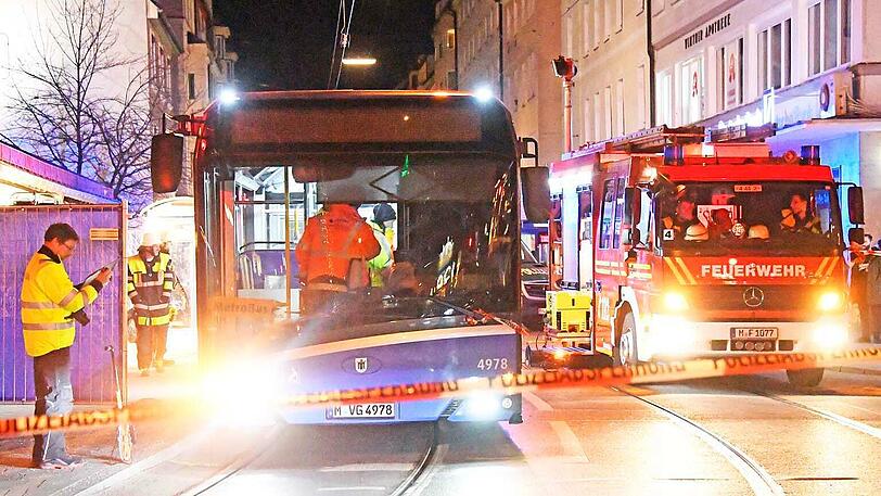 Für den Mann kam jede Hilfe zu spät. Er starb noch an der Unfallstelle.