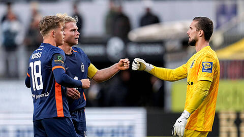 Publikumsliebling Marco Hiller (r.) absolvierte am Samstag sein erstes Ligaspiel in dieser Saison.