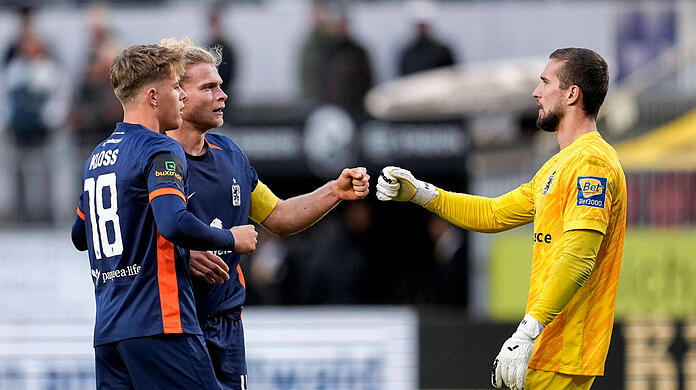 Publikumsliebling Marco Hiller (r.) absolvierte am Samstag sein erstes Ligaspiel in dieser Saison.