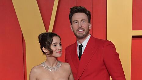 Alba Baptista und Chris Evans haben ihr erstes gemeinsames Kind bekommen.