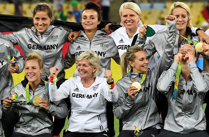 Die deutschen Fußballfrauen hollen ihre erste Goldmedaille bei Olympia.