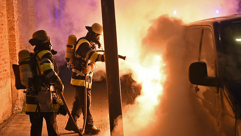 Bei dem Fahrzeugbrand in der Isarvorstadt wurde niemand verletzt. Bei dem Fahrzeugbrand in der Isarvorstadt wurde niemand verletzt.