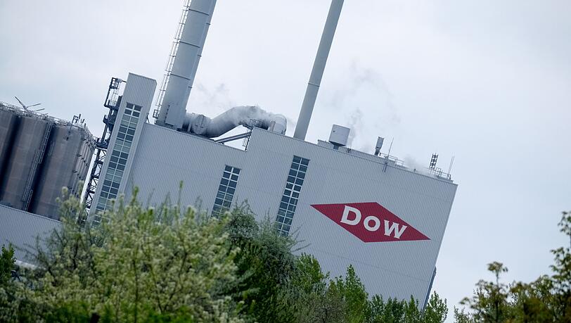 Der Konzern will einzelne Anlagen in Böhlen und Schkopau schließen.