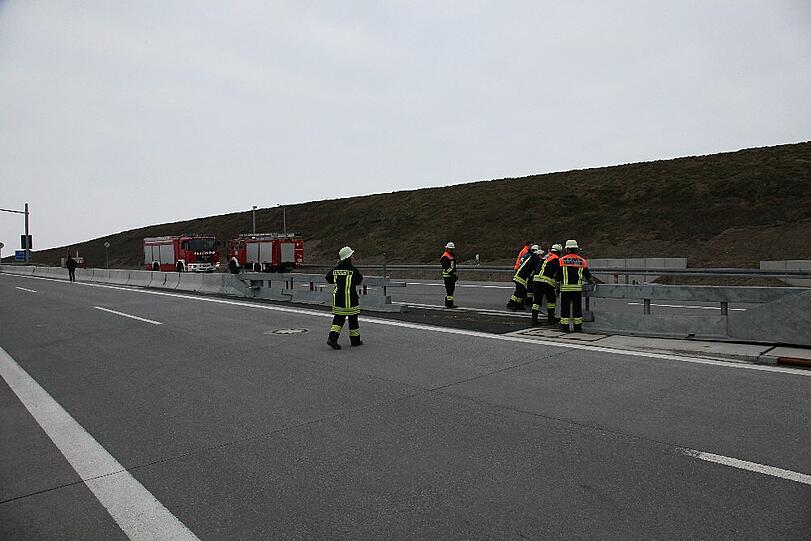Ein Toter und ein Verletzter  - das ist die traurige Bilanz eines Geisterfahrerunfalls in einem Tunnel der A 94. Zwischen den Anschlussstellen Waldkraiburg und Heldenstein kam es zu dem schweren Crash.