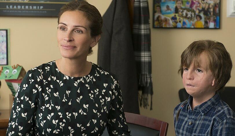 Nachdem seine Eltern Auggie (Jacob Tremblay) bisher eher vor der Außenwelt versteckt haben, soll er nun auf eine öffentliche Schule gehen.