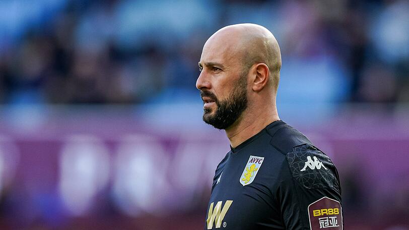 Spielte in der Saison 2014/2015 unter Trainer Pep Guardiola für den FC Bayern, fiel wegen eines Muskelbündelrisses länger aus, brachte es auf drei Bundesliga-Einsätze und flog dabei einmal vom Platz: Torwart Pepe Reina.