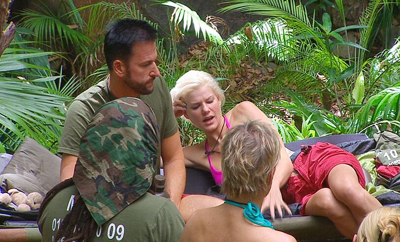 Mola Adebisi (vorne), Michael Wendler und Melanie Müller treffen aufeinander.